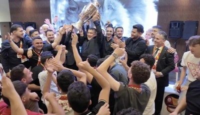 Galatasaraylılar hem 26. şampiyonluğu hem de derneklerinin 10. yılını kutladı