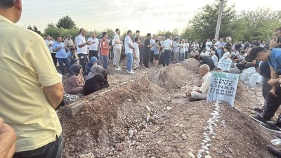 Lice&rsquo;de minib&uuml;s faciası: 5 kardeş ve 2 yeğen yan yana defnedildi
