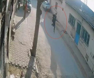 Manisa&rsquo;da okul saldırganının geliş ve ka&ccedil;ış anı kamerada