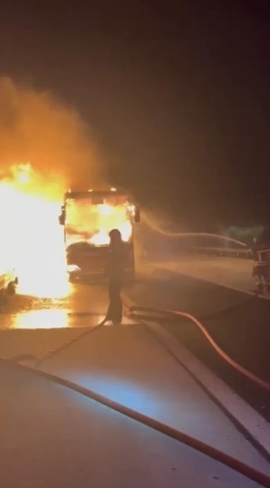 Osmaniye'de Yolcu Otobüsü Alev Alev Yandı: Can Kaybı Yaşanmadı