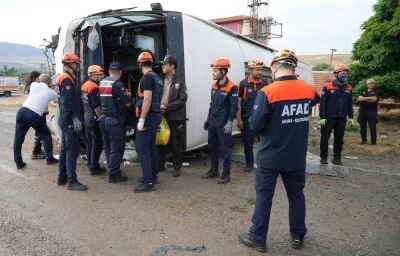 Otob&uuml;s&uuml; Kırıkkale&rsquo;de Devrildi: 1 &Ouml;l&uuml;, 40 Yaralı