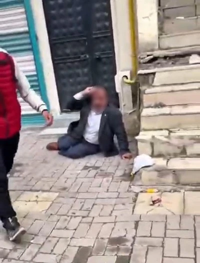 Şanlıurfa’da 50 Yaşındaki Adam Sokak Ortasında Dövüldü