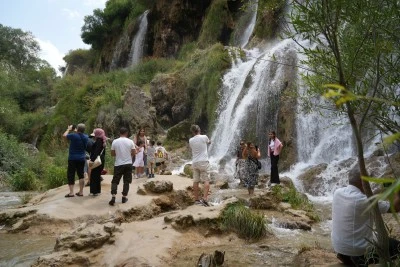 Sıcaktan Bunalanlar Girlevik Şelalesi’nde Serinliğe Kavuşuyor