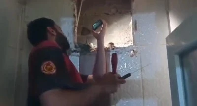 Yavru kediyi itfaiye kurtardı